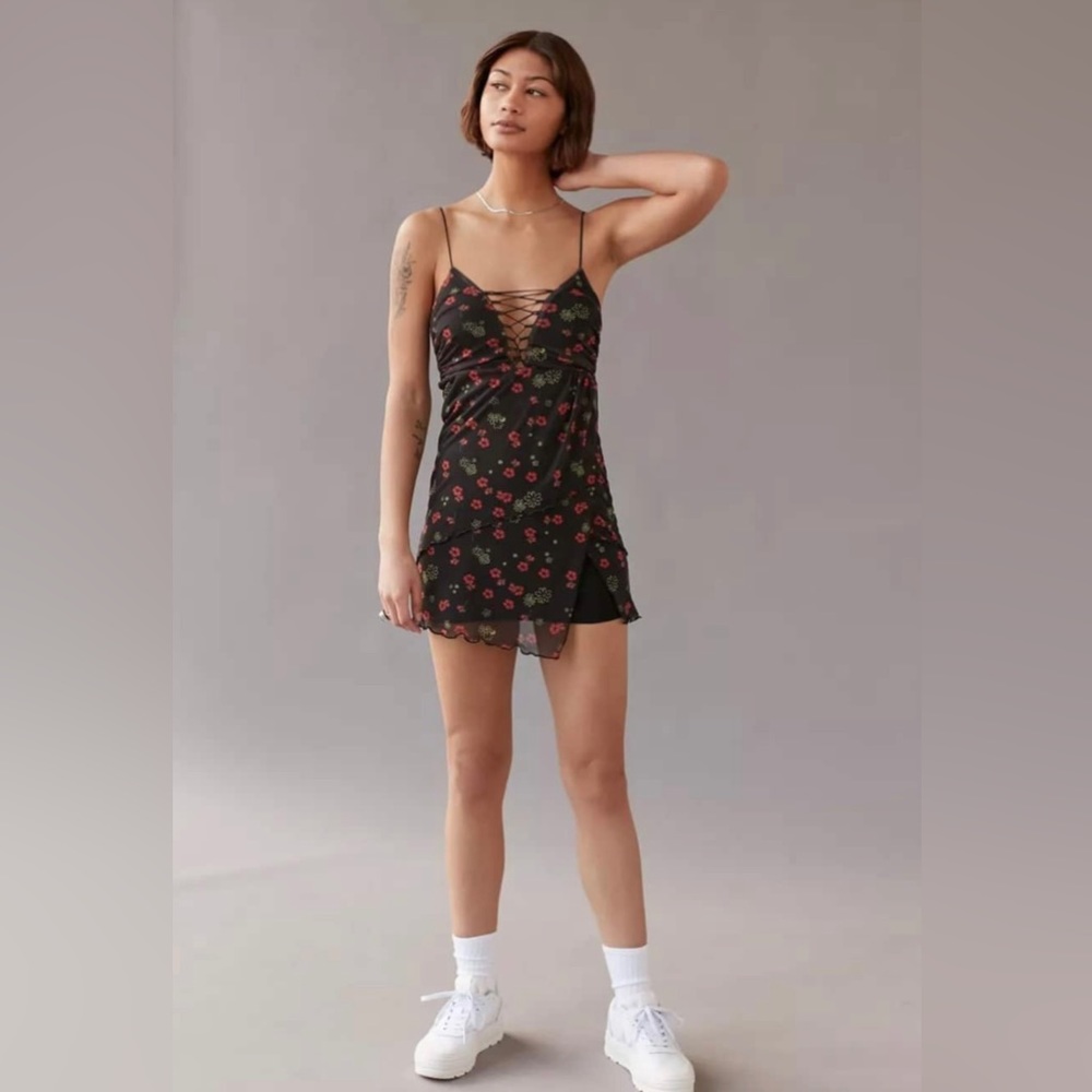 UO Women’s Petite Bright Side Lace-Up Mini Black Floral Dress! Brand New!